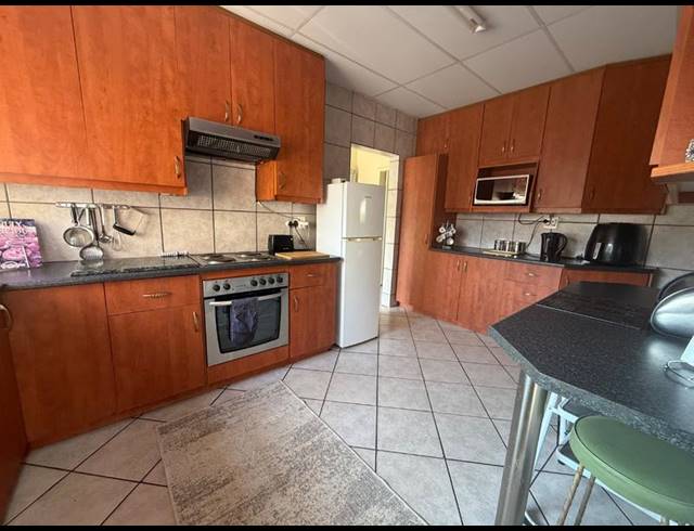 3 BEDROOM HOUSE FOR SALE IN VANDERBIJLPARK SW 5